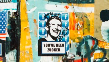 Netzausfall und Whistleblowerin geben Facebook-Kritikern neuen Zündstoff