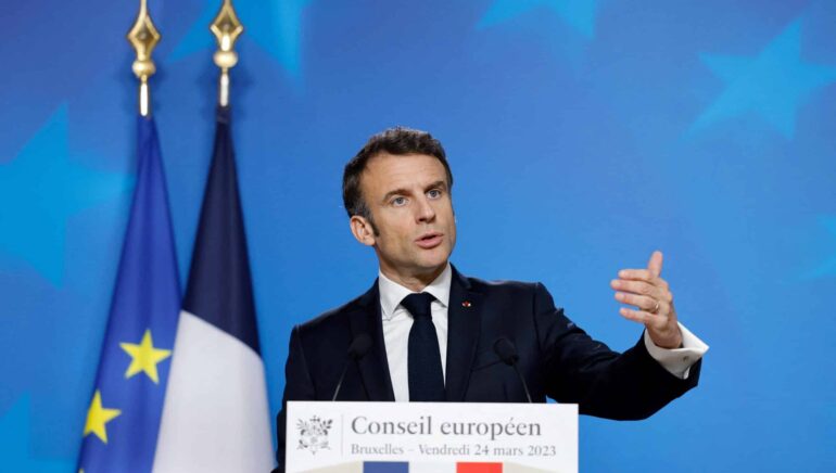 Frankreichs Präsident Macron bringt umstrittene Pensionsreform auf Schiene