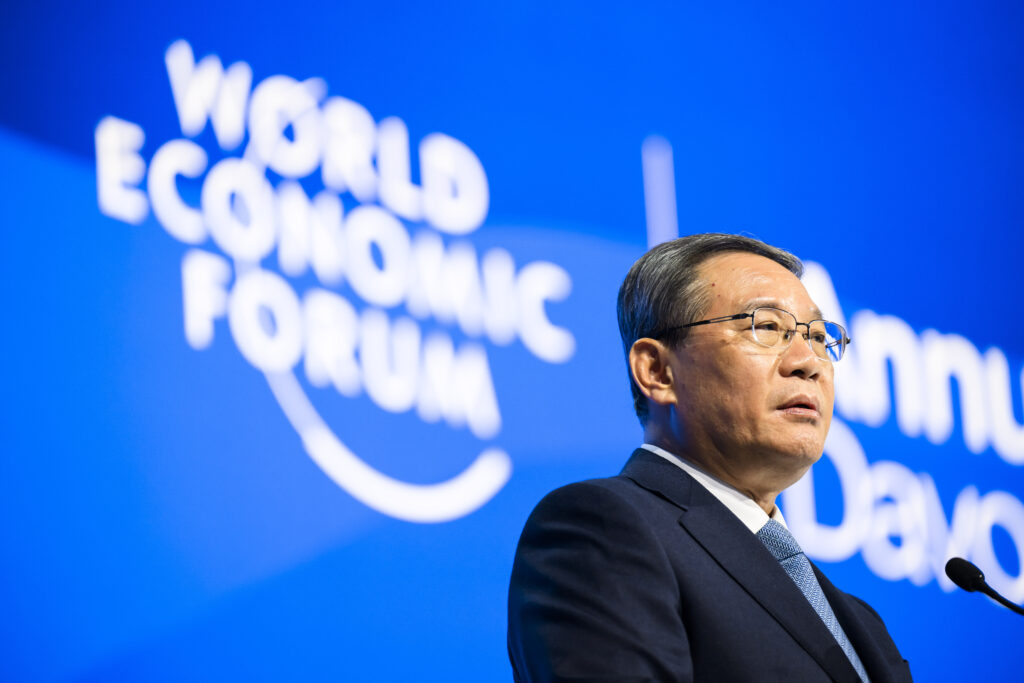Auf dem Bild sieht man den chinesischen Premierminister Li Qiang beim Weltwirtschaftsforum in Davos 2024
