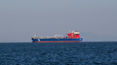 Aussicht auf längere Sperre der Straße von Hormuz lässt Ölpreis wieder steigen Aussicht auf längere Sperre der Straße von Hormuz lässt Ölpreis wieder steigen